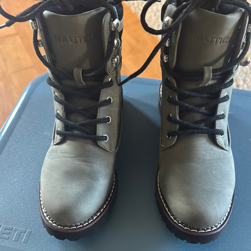 Nautica Wonen’s  Army Green Boots